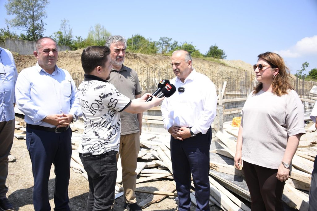 ÜNYE’DE DEVAM EDEN ULAŞIM, KÜLTÜR VE SAĞLIK YATIRIMLARI YERİNDE İNCELENDİ c2 1