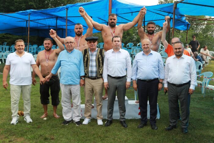 ÜNYE’DE, PEHLİVANLAR KIYASIYA GÜREŞTİ g 1
