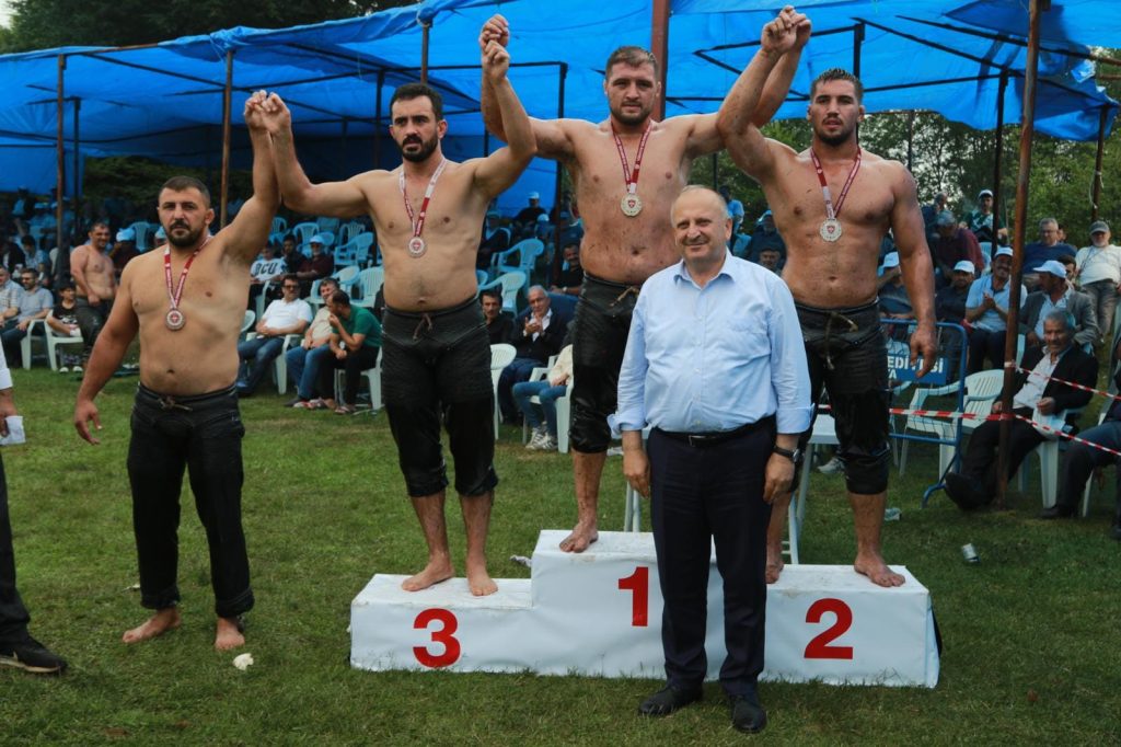ÜNYE’DE, PEHLİVANLAR KIYASIYA GÜREŞTİ g1