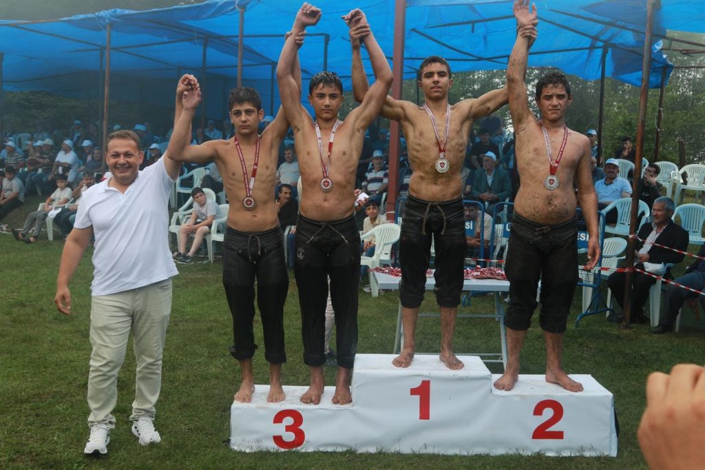 ÜNYE’DE, PEHLİVANLAR KIYASIYA GÜREŞTİ g2
