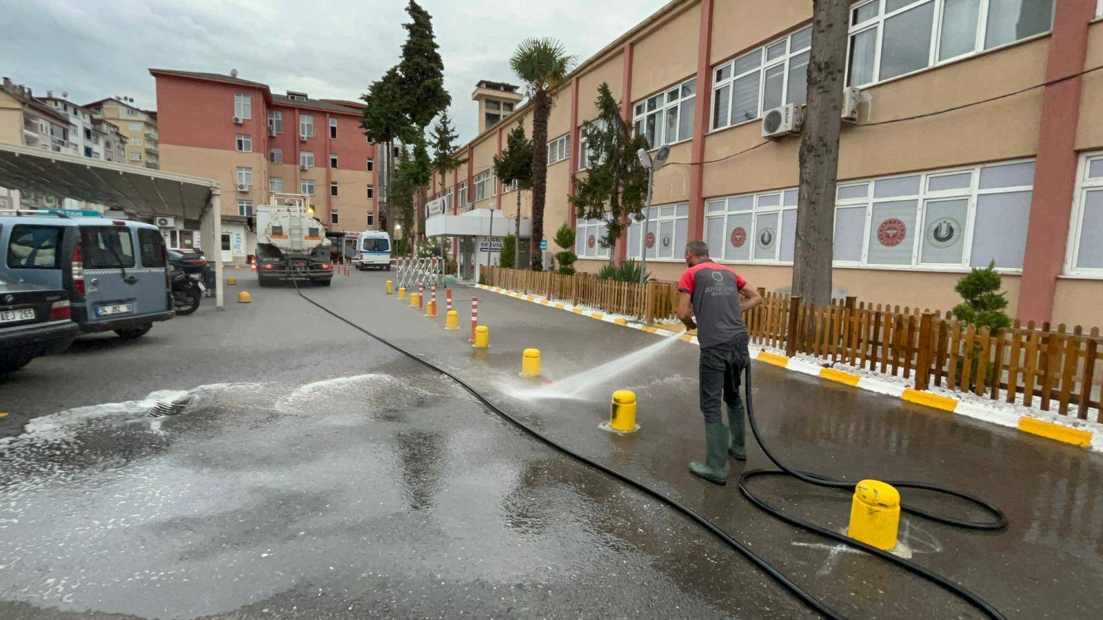 HASTANE BAHÇELERİ PIRIL PIRIL BÜYÜKŞEHİR HİJYEN İÇİN SAHADA Ordu Büyükşehir