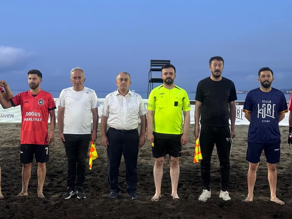 ÜNYE’DE MANYETİK KUM FUTBOL TURNUVASI HEYECANI BAŞLADI m1