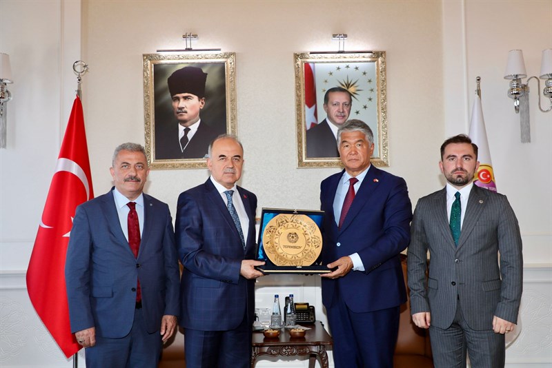 TÜRKSOY Genel Sekreteri Raev, Vali Erol’u Ziyaret Etti v1 2