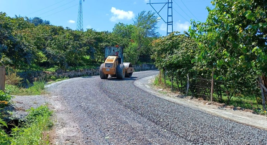 ÜNYE BAŞKÖY'DE YOL ÇALIŞMASI B