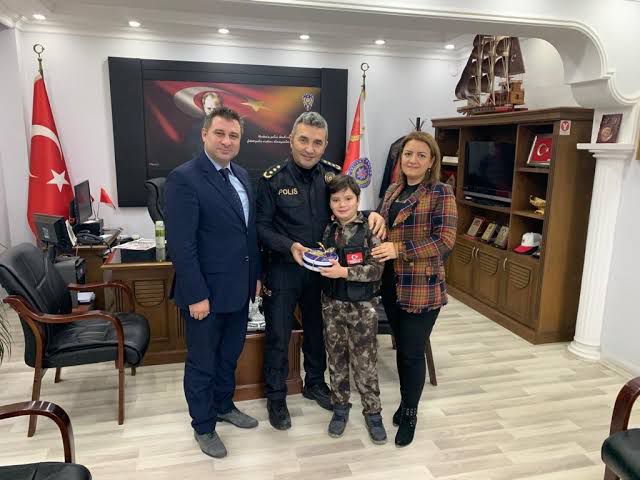 Ünye İlçe Emniyet Müdürü Celal Sarısoy, Samsun Atakum’daki evinin önünde