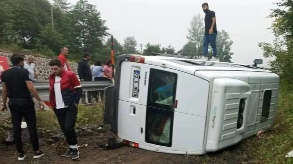 Ordu’da Kaza! Mevsimlik İşçileri Taşıyan Minibüs Devrildi WhatsApp Image 2024 08 08 at 12.57.40