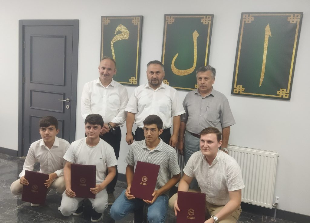Hafızlara Müftülükte belgeleri verildi m 1