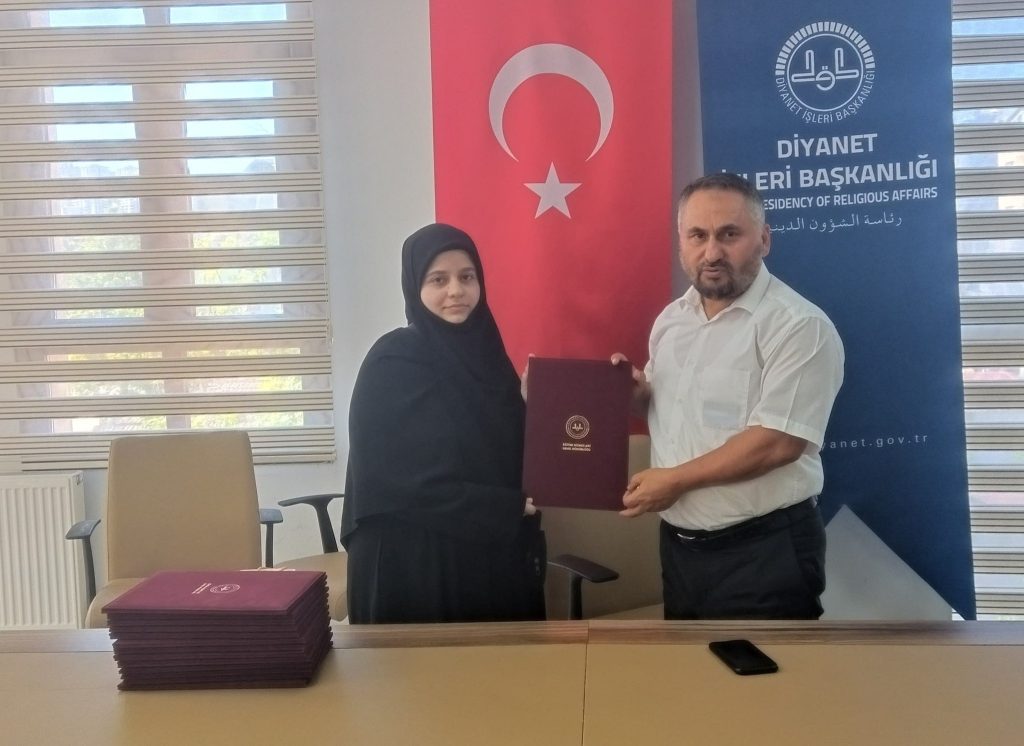 Hafızlara Müftülükte belgeleri verildi m1