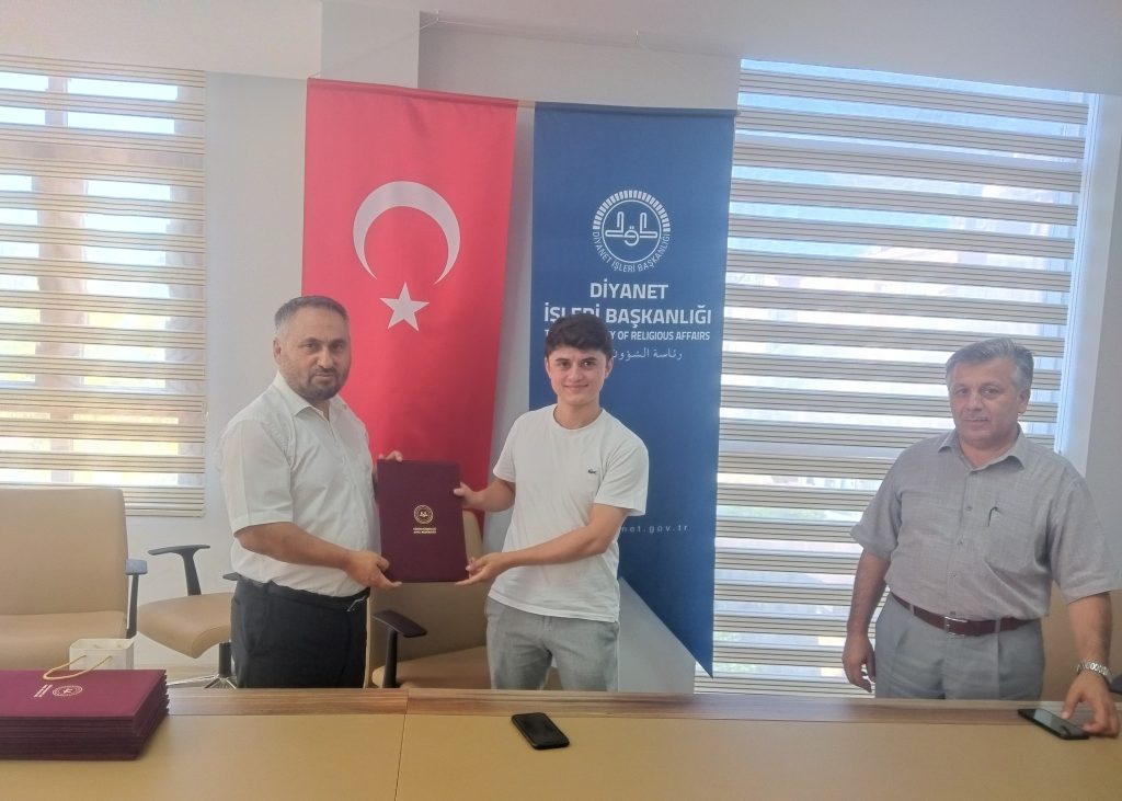Hafızlara Müftülükte belgeleri verildi m3