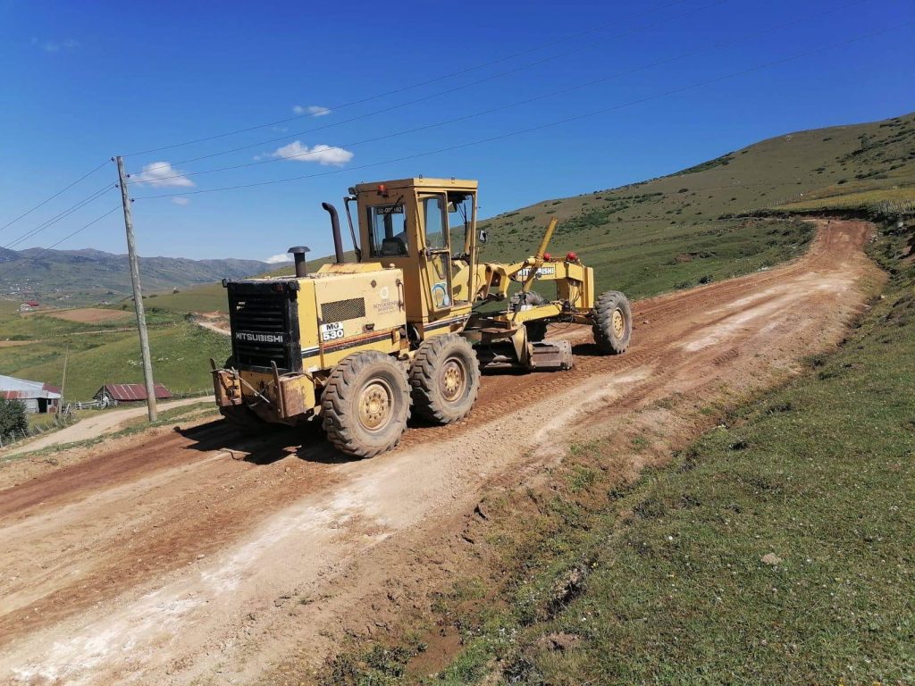 BÜYÜKŞEHİR YAYLA YOLLARINI ONARIYOR y