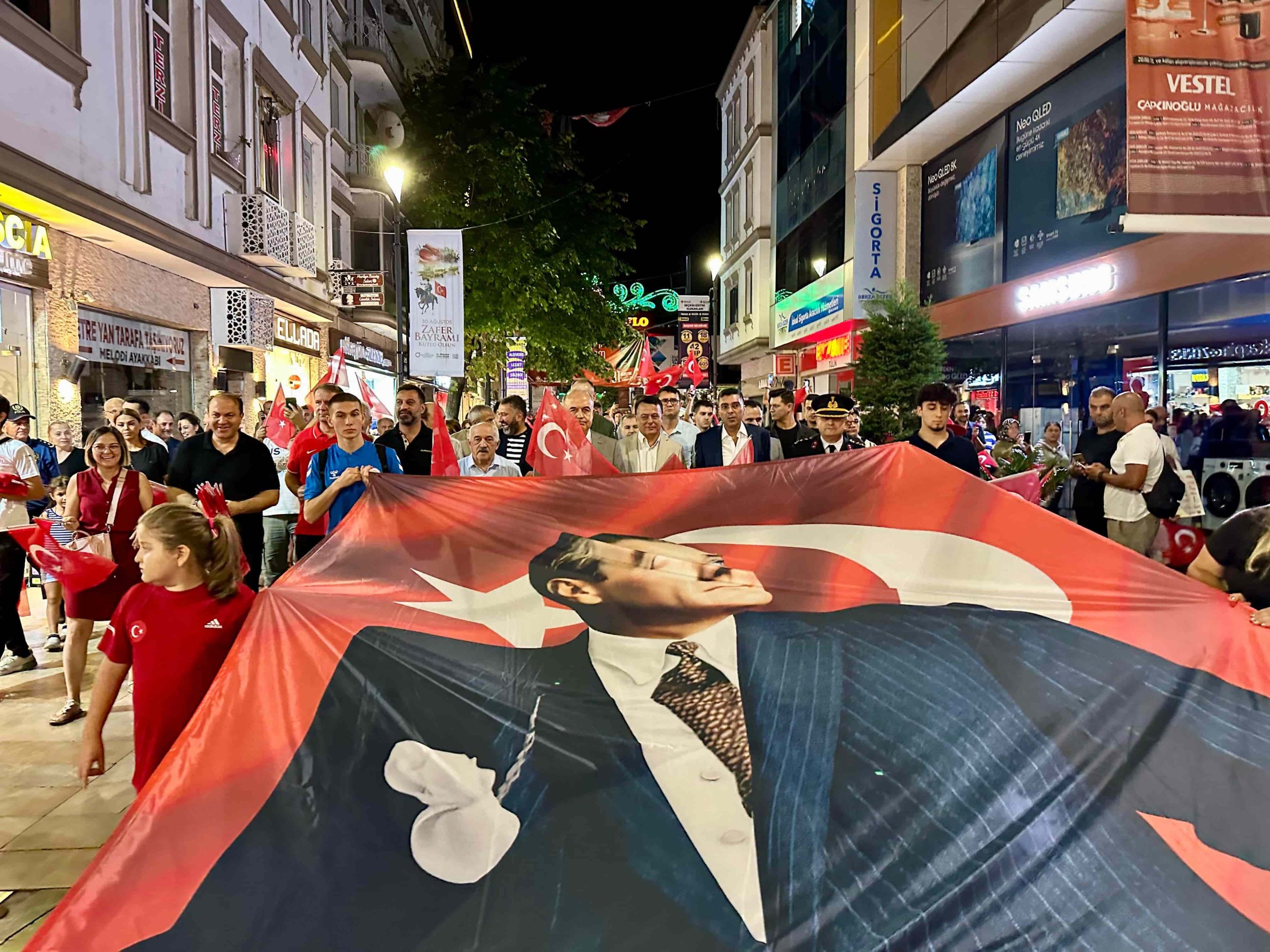 30 Ağustos Zafer Bayramında Yürüyüş ve Konser Etkinliği Yapıldı 30
