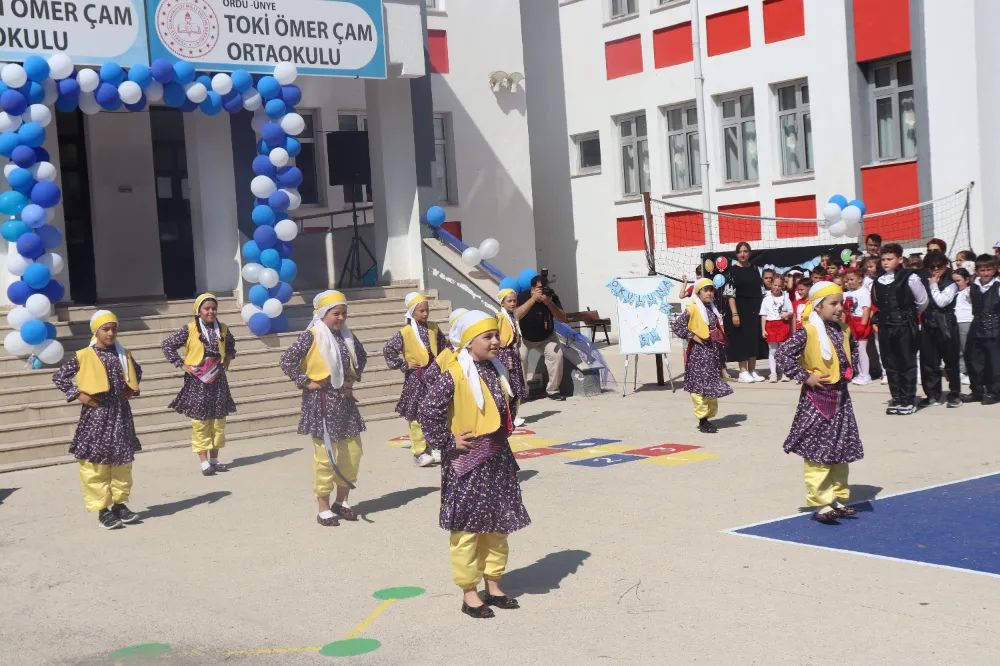 Ünye'de İlköğretim Haftası Coşkuyla Kutlandı WhatsApp Image 2024 09 10 at 19.29.15