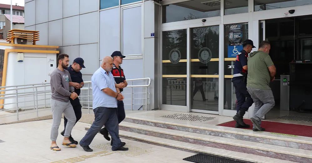 Ünye'de Polis Memuruna Sandalye Saldırısı: Dede ve Torun Tutuklandı WhatsApp Image 2024 09 23 at 13.45.55