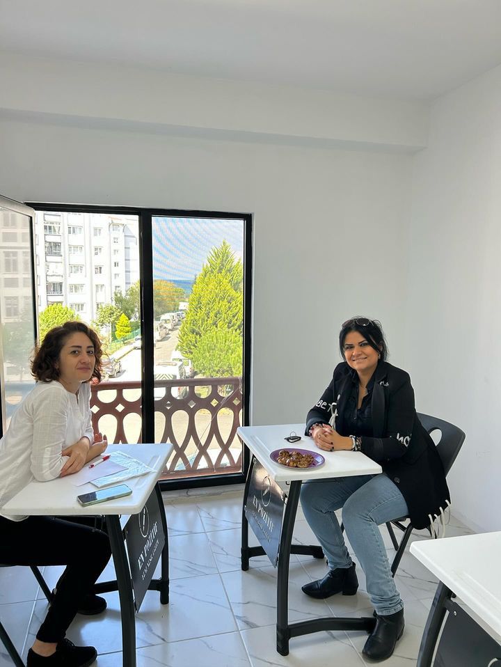 “En Pozitif” Sosyal Etkinlik ve Gelişim Merkezi’nde Velilerle Toplantı Gerçekleştirildi WhatsApp Image 2024 09 25 at 14.18.35