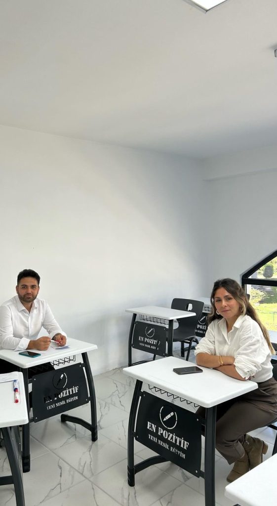 “En Pozitif” Sosyal Etkinlik ve Gelişim Merkezi’nde Velilerle Toplantı Gerçekleştirildi WhatsApp Image 2024 09 25 at 14.18.36