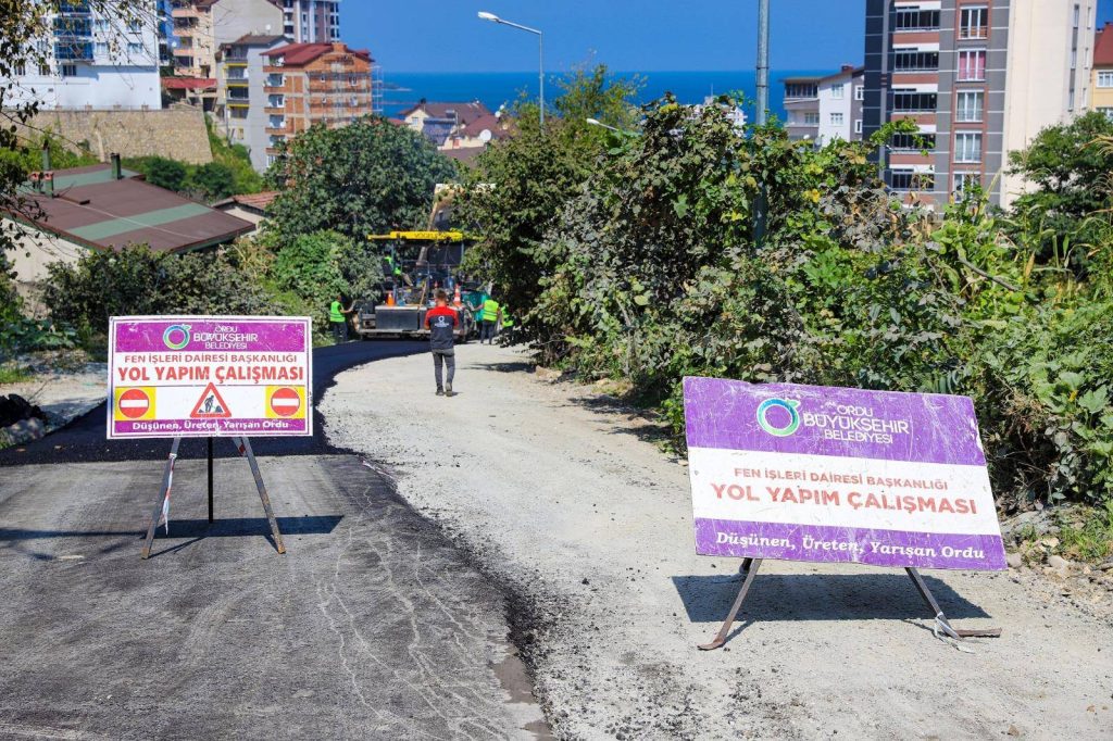 FATSA KURTULUŞ MAHALLESİNDE ASFALT MUTLULUĞU f