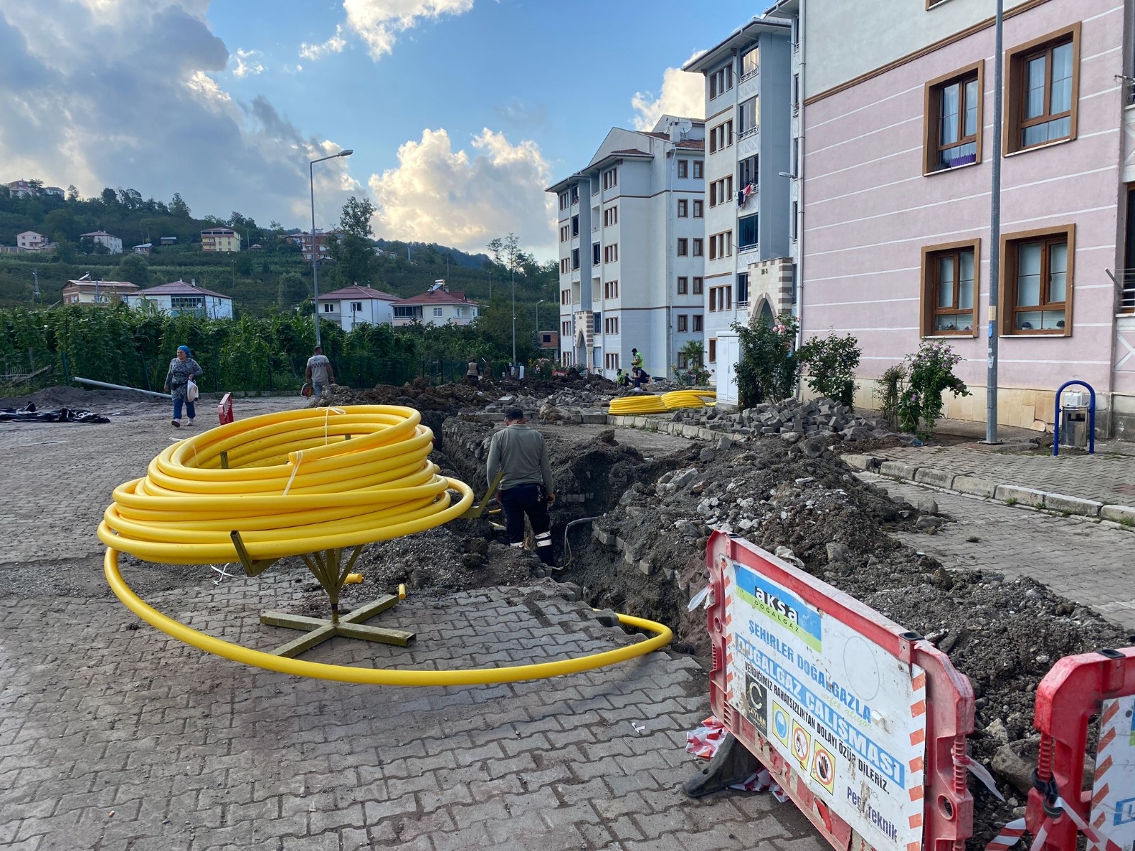 GÖLKÖY’DE DOĞALGAZ SEVİNCİ BAŞKAN GÜLER BİR SÖZÜNÜ DAHA YERİNE GETİRDİ.