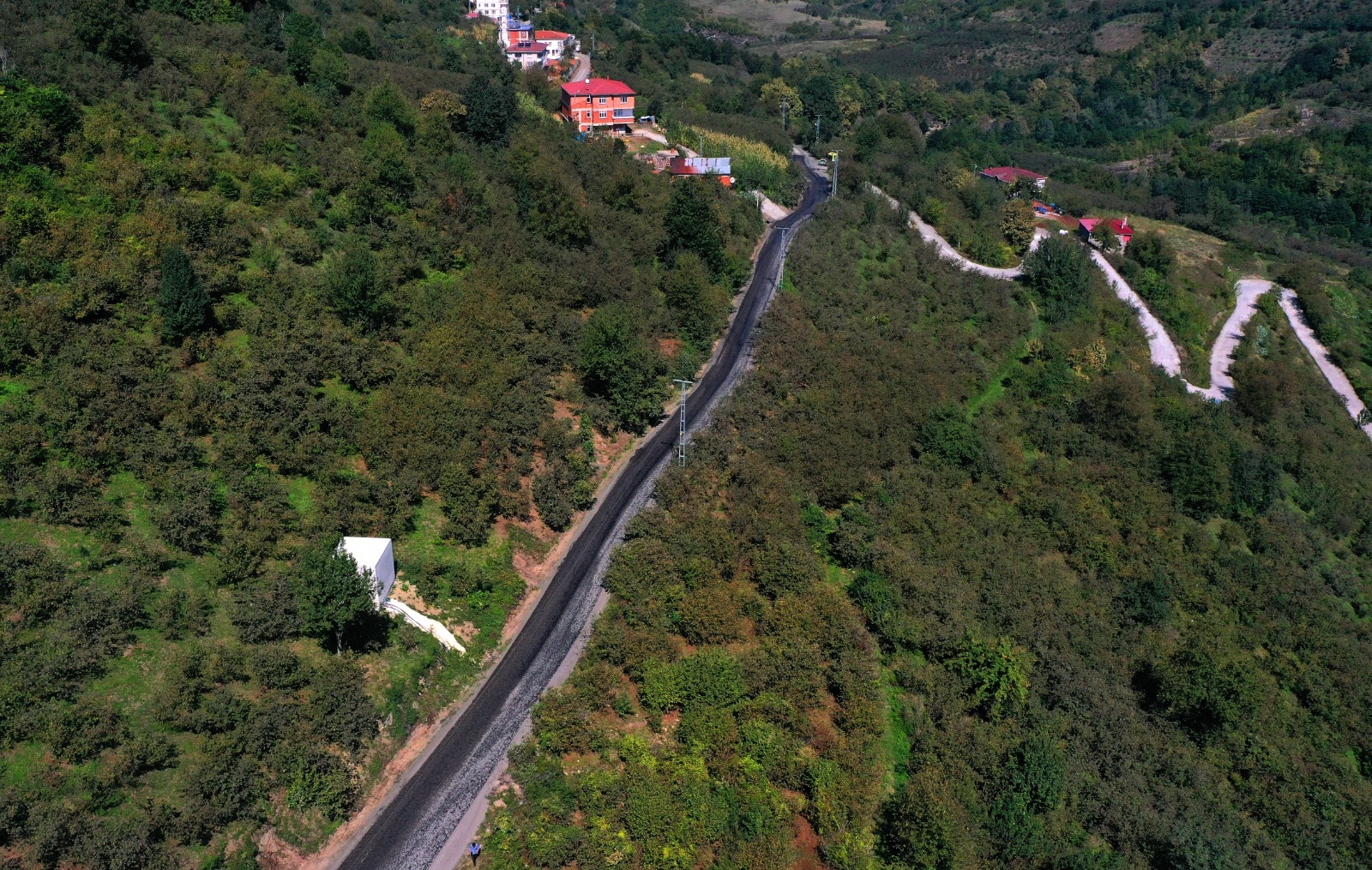 AKKUŞ KIZILELMA’DA ASFALT MUTLULUĞU Karadeniz Bölgesi’nin en zorlu coğrafyalarından birine