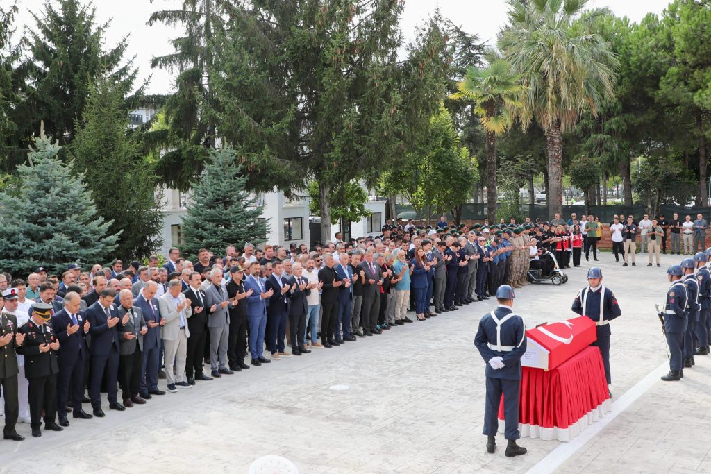 Şehidimizi Törenle Uğurladık s 1