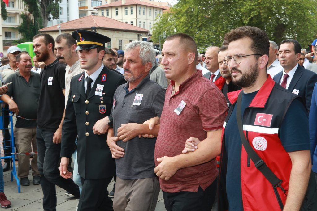 Şehidimizi Son Yolculuğuna Uğurladık s4