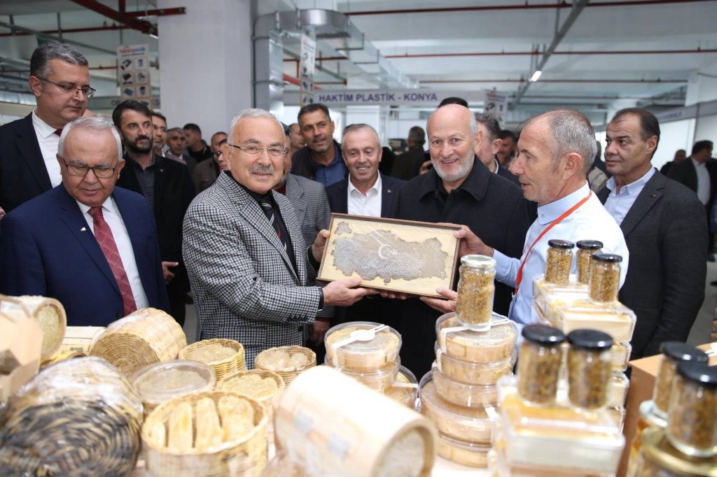 ARICILIK VE ARI ÜRÜNLERİ FUARI AÇILDI ARI 1