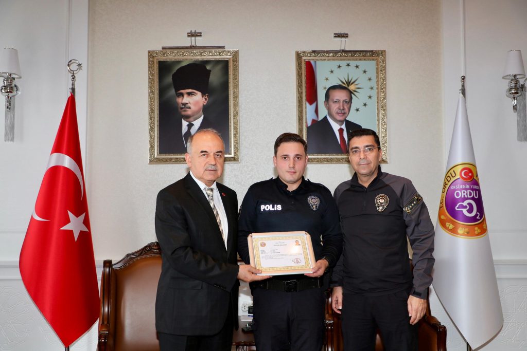Vali Erol, Başarılı Polisleri Ödüllendirdi IMG 20241015 WA0011