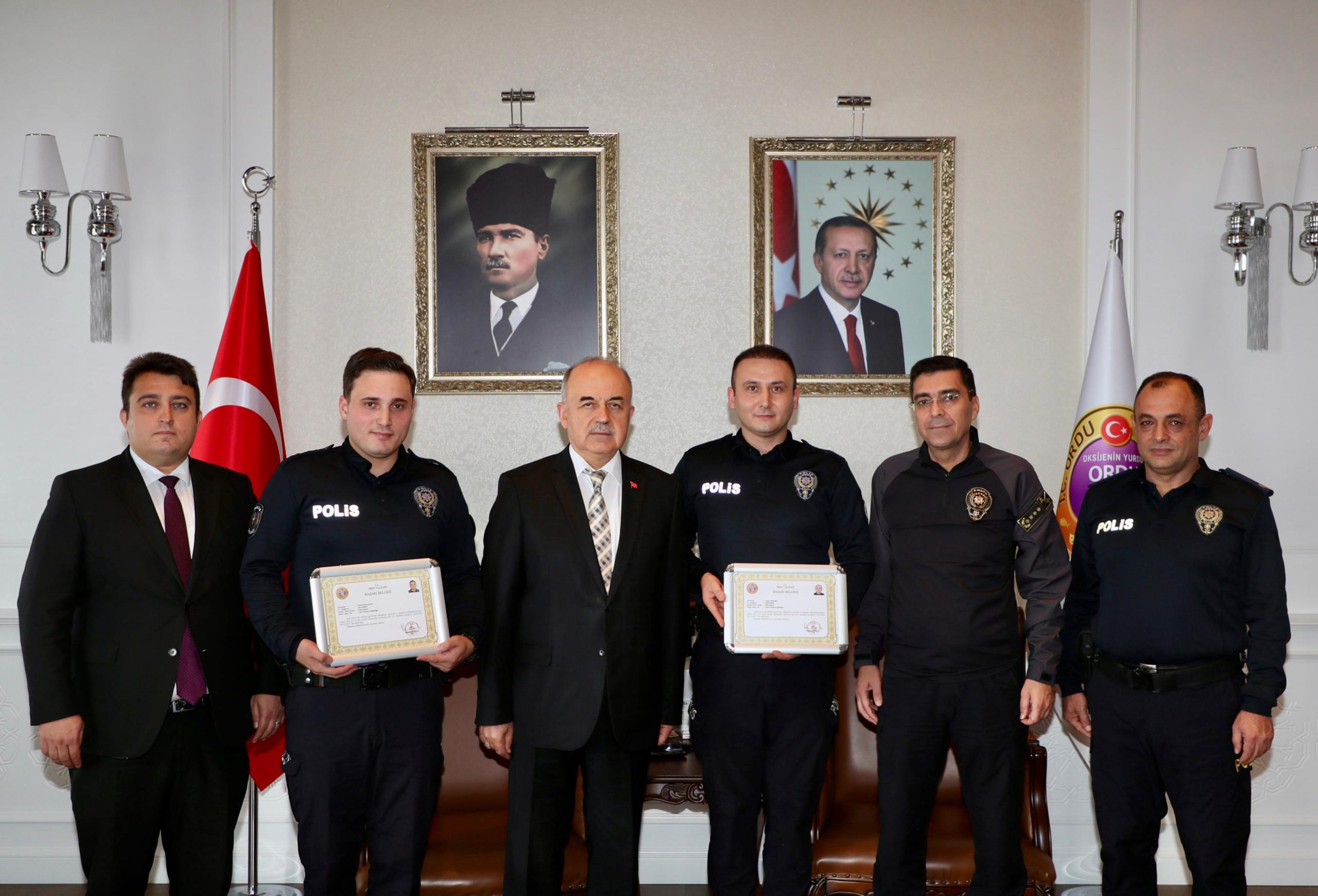 Vali Muammer Erol, hakkında yakalama kararı çıkarılan şahsı 1 dakika