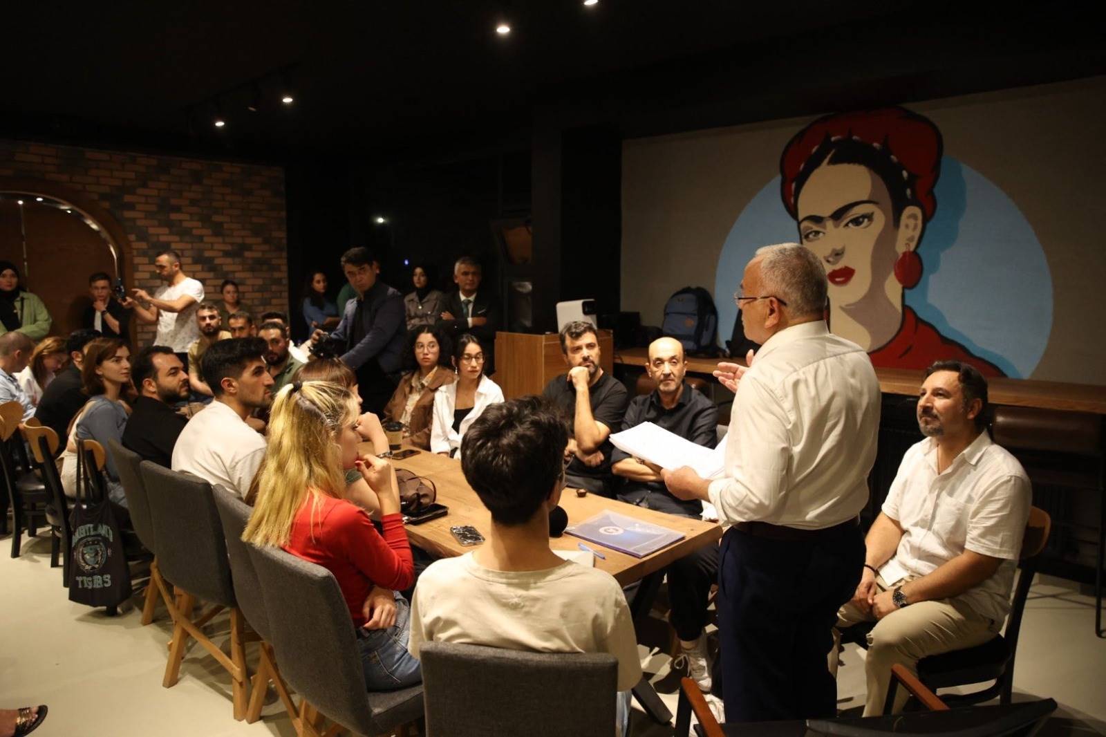 BAŞKAN GÜLER, SPEAKİNG CLUB KONUĞU İKİ SAATLİK SOHBETİN TAMAMI İNGİLİZCE