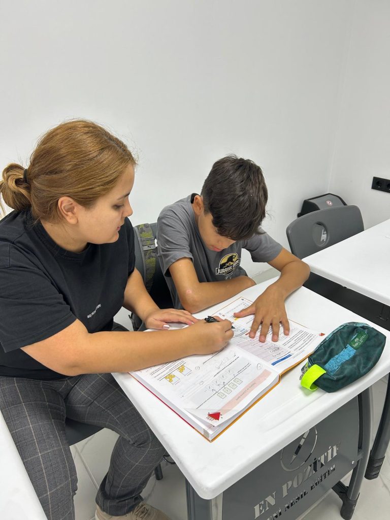 En Pozitif Kurs Merkezi’nde Bireysel Etütlerle Başarıya Bir Adım Daha! WhatsApp Image 2024 10 04 at 12.15.17 1