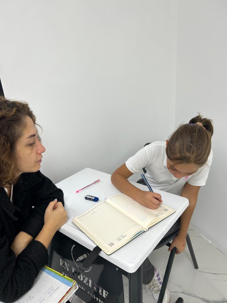 En Pozitif Kurs Merkezi’nde Bireysel Etütlerle Başarıya Bir Adım Daha! WhatsApp Image 2024 10 04 at 12.15.17 3