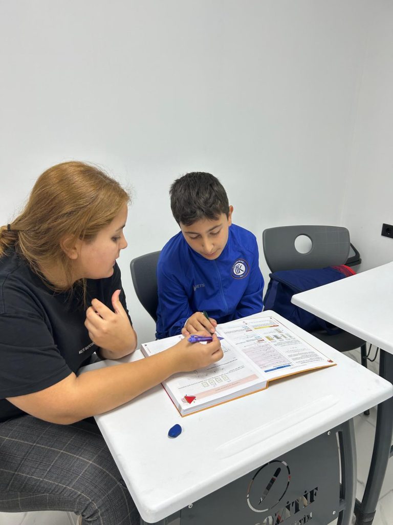 En Pozitif Kurs Merkezi’nde Bireysel Etütlerle Başarıya Bir Adım Daha! WhatsApp Image 2024 10 04 at 12.15.18 1