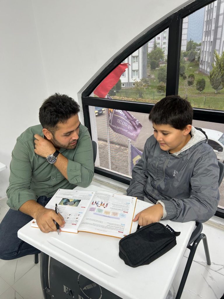 En Pozitif Kurs Merkezi’nde Bireysel Etütlerle Başarıya Bir Adım Daha! WhatsApp Image 2024 10 04 at 12.15.18 2