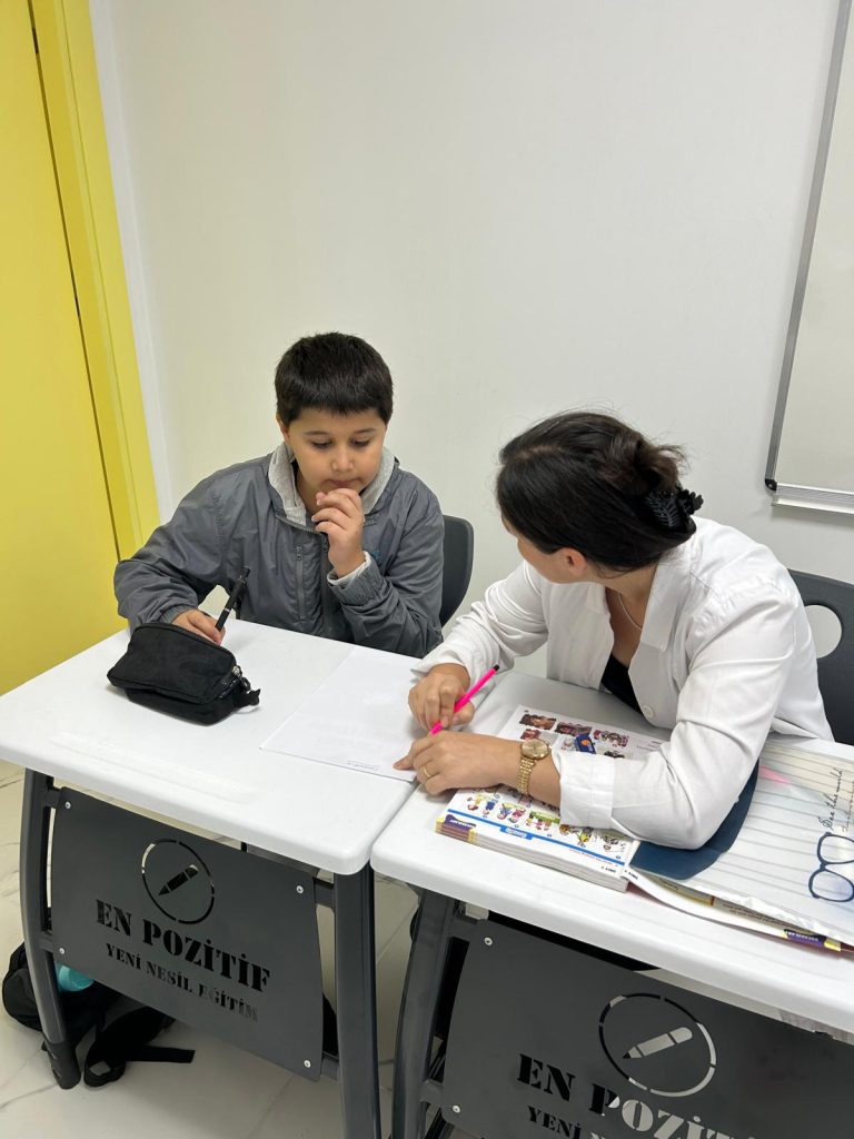 En Pozitif Kurs Merkezi’nde Bireysel Etütlerle Başarıya Bir Adım Daha! WhatsApp Image 2024 10 04 at 12.15.18