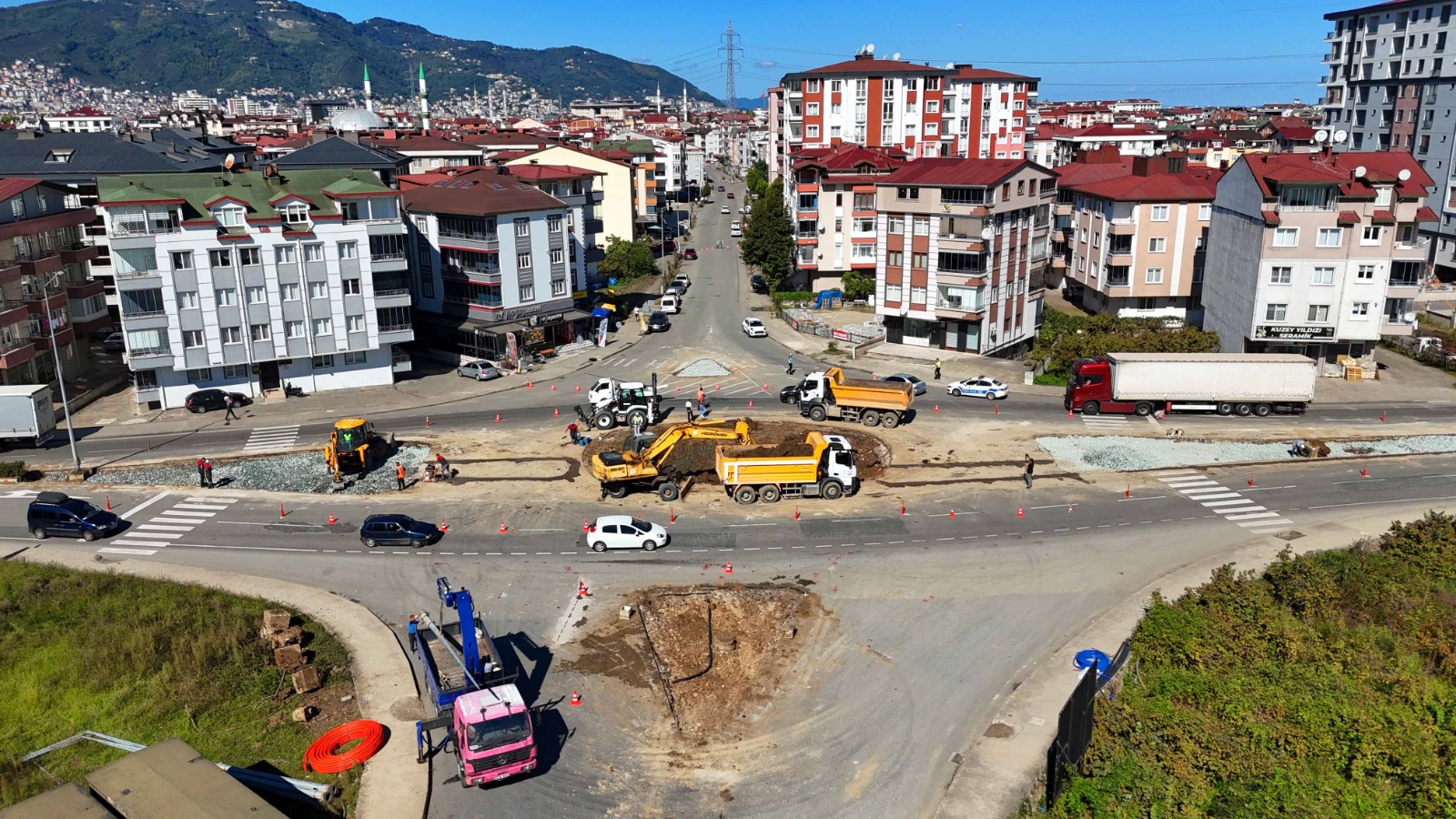 O KAVŞAĞA KALICI ÇÖZÜM BÜYÜKŞEHİR BELEDİYESİ YILLARDIR TRAFİK SORUNLARININ YAŞANDIĞI