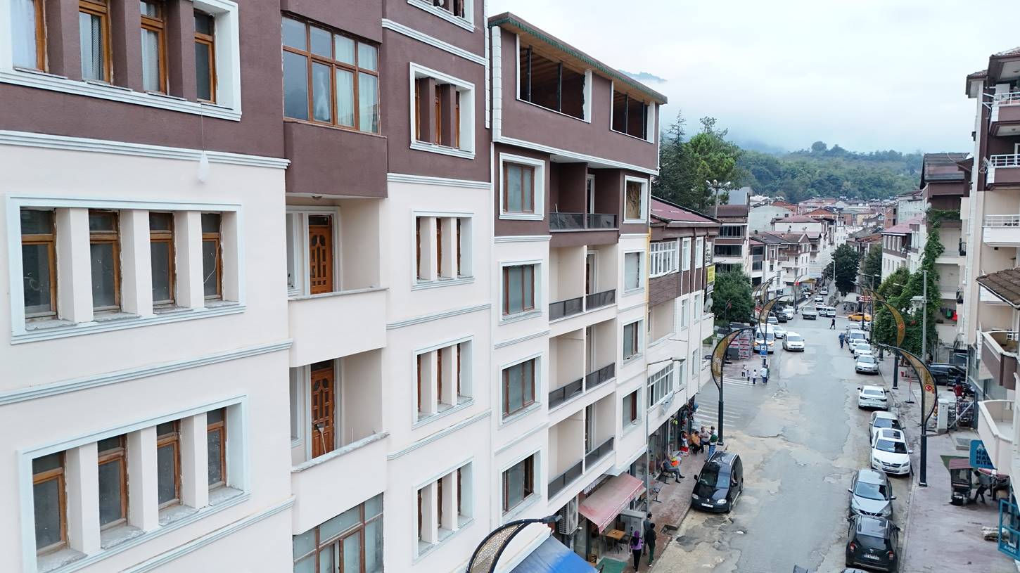 BÜYÜKŞEHİR İLE KUMRU’NUN SİLÜETİ DEĞİŞİYOR KUMRU’DA BAŞLAYAN CEPHE İYİLEŞTİRME ÇALIŞMALARINDA