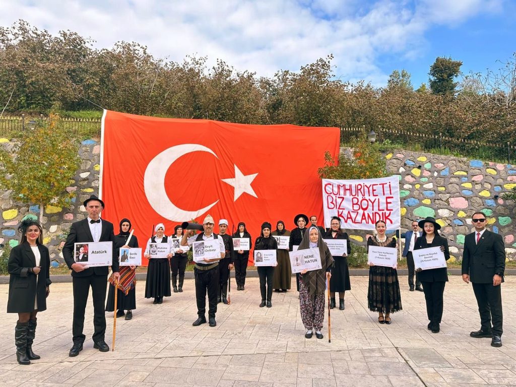 Ünye Bahçesehir Koleji’nde Cumhuriyet’in 101. Yılına Özel Proje: Gizli Kahramanlar Sahne Aldı WhatsApp Image 2024 10 31 at 15.35.06