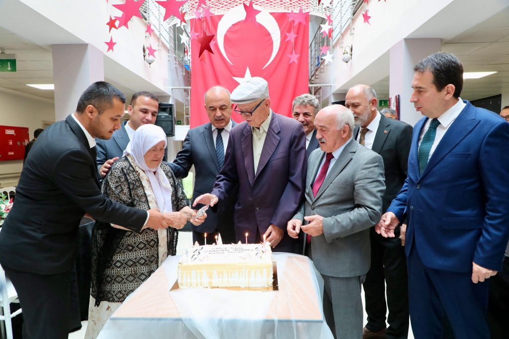 Vali Erol, Dünya Yaşlılar Günü Dolayısıyla Düzenlenen Etkinliğe Katıldı Y2