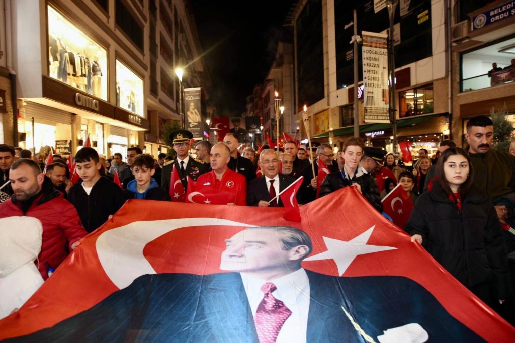 CUMHURİYET 101 YAŞINDA cum1