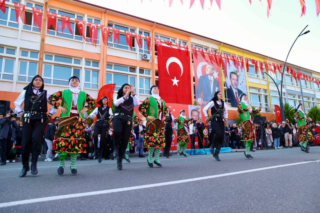 CUMHURİYET 101 YAŞINDA cum3