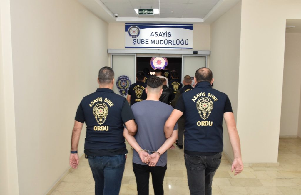 Ordu'da Silahlı Yaralama ve Mala Zarar Verme Olayında 4 Şüpheli Yakalandı t1