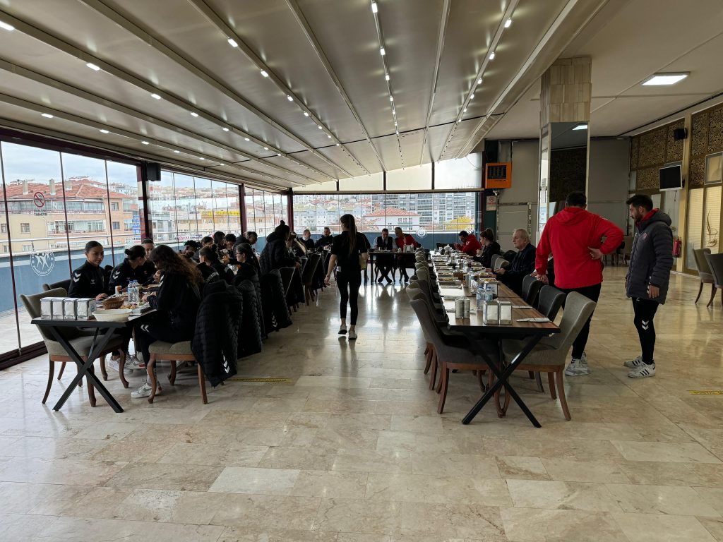 Ünye Kadın Futbol Takımına Ankara’da Hemşehri Desteği 2f84c9fb 8f4d 4a3e 9376 7beb01339c12
