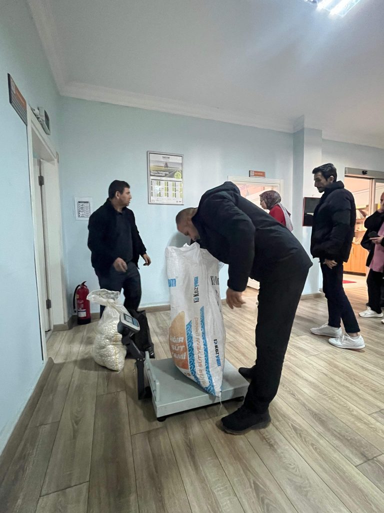 BÜYÜKŞEHİR İLE ÜRETİCİNİN YÜZÜ GÜLÜYOR BU1 1