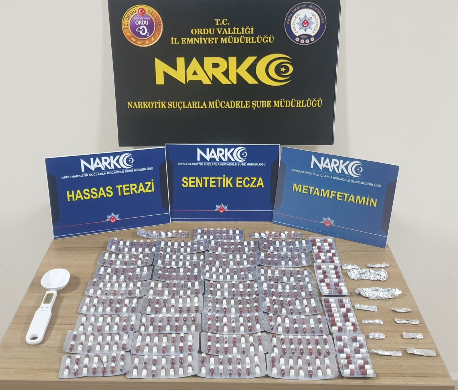 1-28/10/2024 tarihinde Narkotik Suçlarla Mücadele Şube Müdürlüğünce (3) şüpheli şahıs