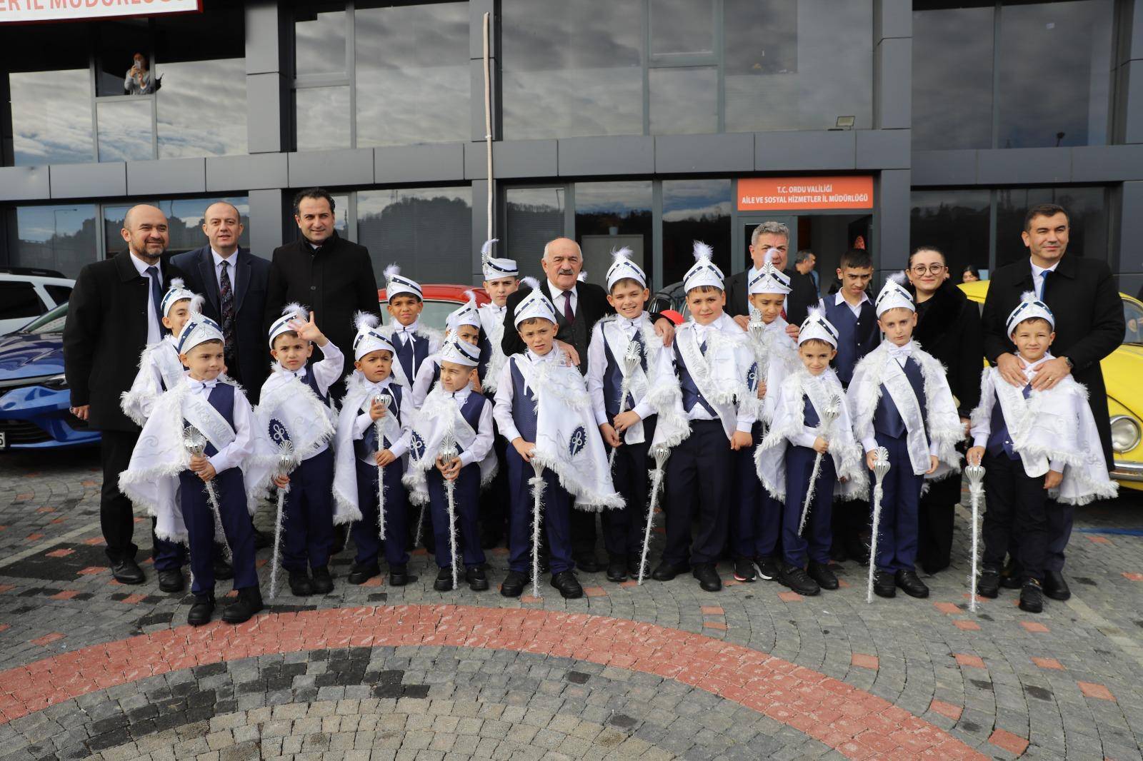 ORDU’DA SÜNNET ŞÖLENİ Ordu’da koruma ve bakım altında bulunan çocuklar