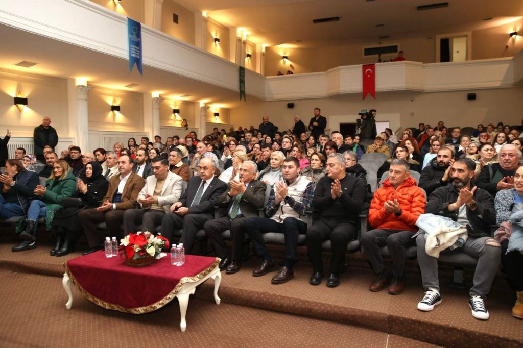 “USTALARA SAYGI” KONSERİ UNUTULMAZ ANLAR YAŞATTI U2 2