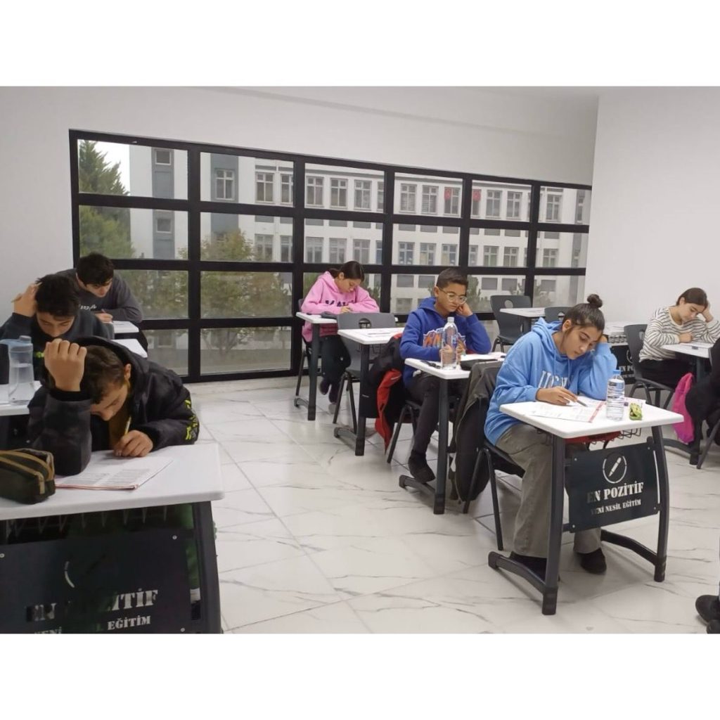 En Pozitif Yeni Nesil Eğitim Kursu'nda Hafta Sonu Deneme Sınavı Gerçekleştirildi WhatsApp Image 2024 11 04 at 12.19.39 1