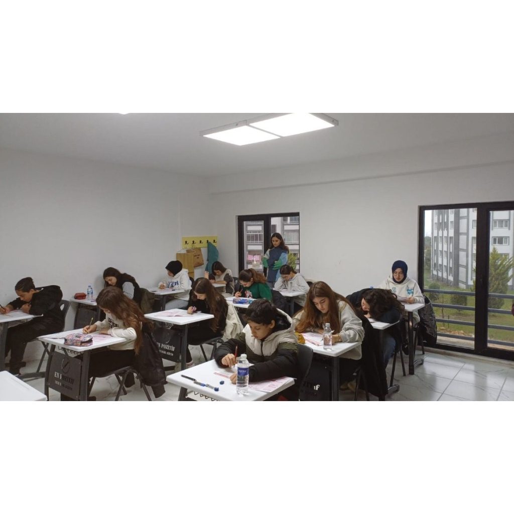 En Pozitif Yeni Nesil Eğitim Kursu'nda Hafta Sonu Deneme Sınavı Gerçekleştirildi WhatsApp Image 2024 11 04 at 12.19.39