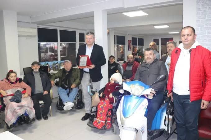 Akar, Engellilerin Ticaretle Büyümesine Destek VeriyorÜTSO Başkanı İrfan Akar, Ünye’deki