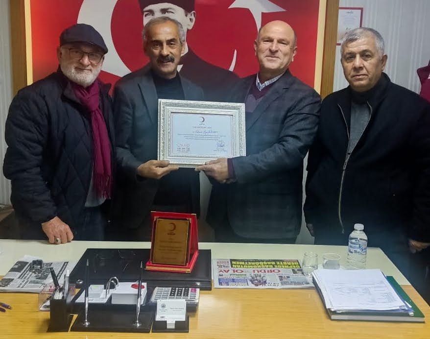 Türk Kızılay Ünye Şubesi’nden Teşekkür Plaketi Takdimi WhatsApp Image 2024 11 26 at 12.44.47
