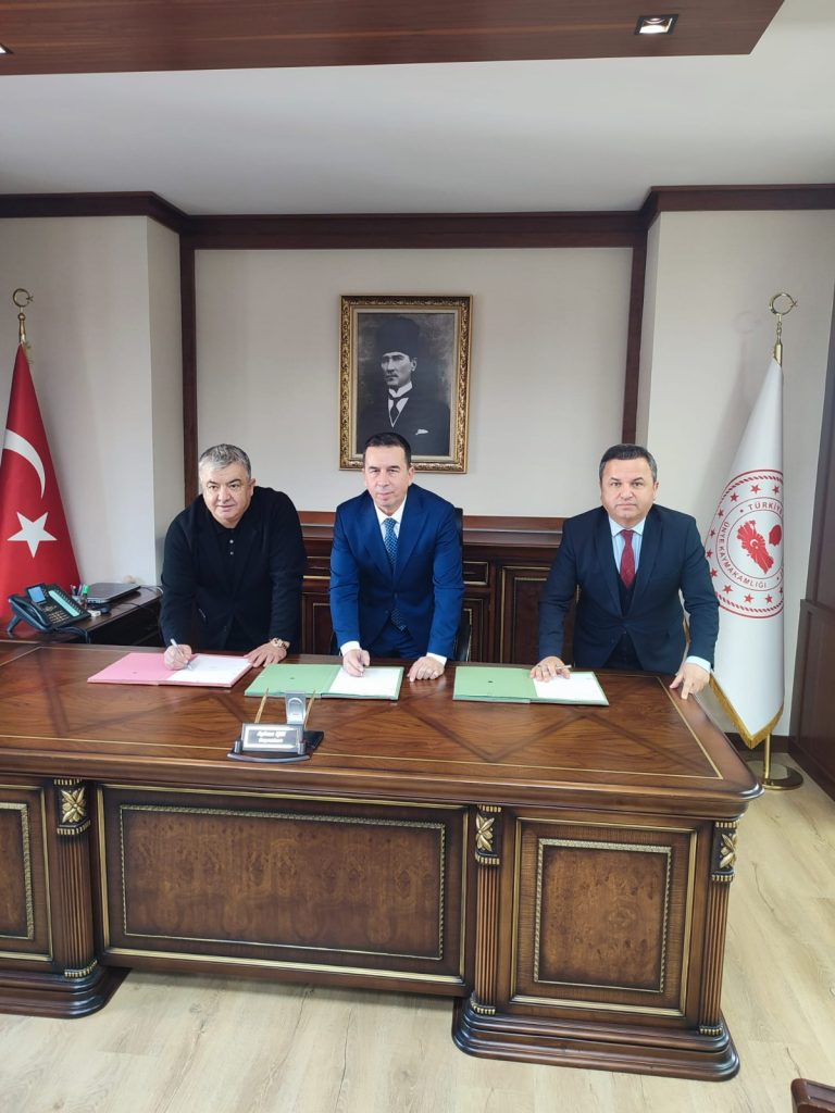 Ünye Ticaret Borsasından Eğitime Büyük Destek! WhatsApp Image 2024 11 29 at 11.39.59 1